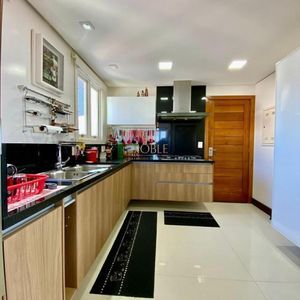 Apartamento com 186m², 3 dormitórios, 1 suíte, 4 vagas no Debret em Torres para Comprar