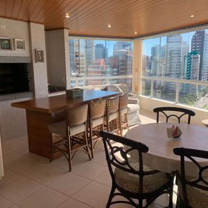 Apartamento com 180m², 3 dormitórios, 1 suíte, 2 vagas no Debret em Torres para Comprar