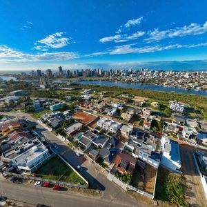 Geminado, 3 dormitórios, 2 suítes, 2 vagas no bairro Centro em Passo de Torres para Comprar
