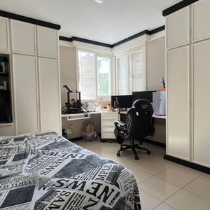 Sobrado com 290m², 4 dormitórios, 1 suíte, 2 vagas no bairro Igra Norte em Torres para Comprar
