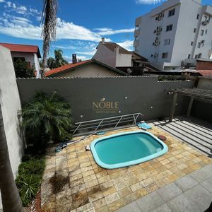 Sobrado com 350m², 5 dormitórios, 1 suíte, 4 vagas no bairro Centro em Torres para Comprar