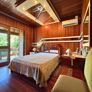 Casa com 220m², 4 dormitórios, 4 suítes, 2 vagas no bairro Igra Norte em Torres para Comprar