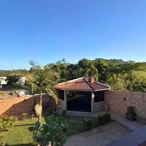 Casa com 172m², 3 dormitórios, 1 suíte, 2 vagas no bairro São Jorge em Torres para Comprar