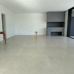 Casa de Condomínio, 4 dormitórios, 4 suítes, 2 vagas no Ocean Side em Torres para Comprar