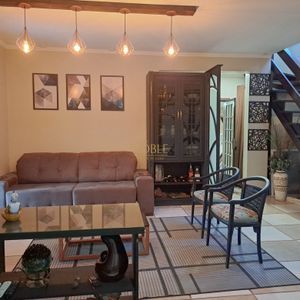 Sobrado com 330m², 3 dormitórios, 1 suíte, 5 vagas no bairro Centenário em Torres para Comprar