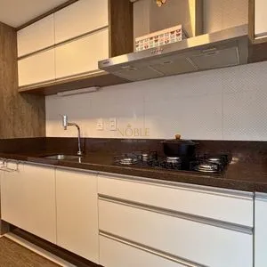 Apartamento com 124m², 3 dormitórios, 3 suítes, 2 vagas no Lê Classic em Torres para Comprar
