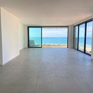 Apartamento com 207m², 4 dormitórios, 4 suítes, 2 vagas no Domus em Torres para Comprar