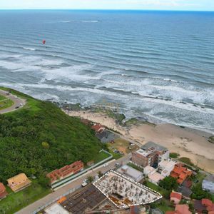 Apartamento com 75m², 2 dormitórios, 2 suítes, 1 vaga no Rambla Del Mar em Torres para Comprar