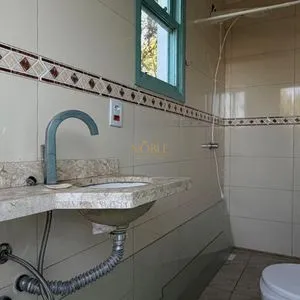 Casa com 243m², 4 dormitórios, 1 suíte, 2 vagas no bairro Stan em Torres para Comprar