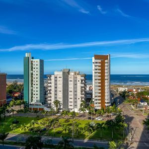 Apartamento com 212m², 3 dormitórios, 3 suítes, 2 vagas no L'essence em Torres para Comprar