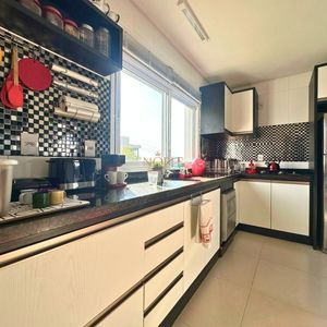 Sobrado com 350m², 4 dormitórios, 4 suítes, 2 vagas no bairro Centenário em Torres para Comprar