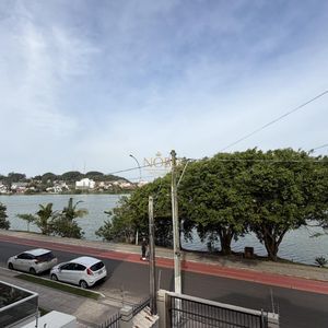 Casa com 252m², 5 dormitórios, 1 suíte, 2 vagas no bairro Centro em Torres para Comprar