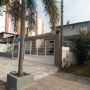 Sobrado com 350m², 5 dormitórios, 1 suíte, 4 vagas no bairro Centro em Torres para Comprar