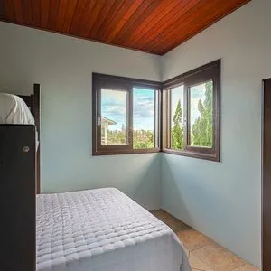 Casa, 4 dormitórios, 1 suíte, 2 vagas no bairro Itapeva Norte em Torres para Comprar