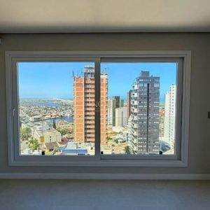 Apartamento com 106m², 3 dormitórios, 1 suíte, 1 vaga no Toronto em Torres para Comprar