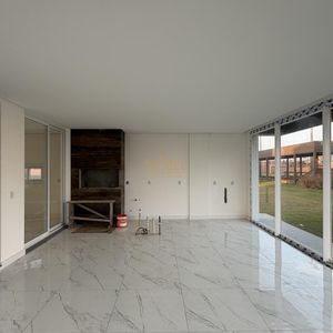 Casa com 474m², 4 dormitórios, 4 suítes, 2 vagas no Condomínio Ilhas Park em Torres para Comprar