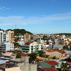 Apartamento com 80m², 2 dormitórios, 1 suíte, 1 vaga no Trade Center em Torres para Comprar