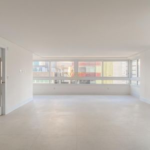 Apartamento com 130m², 3 dormitórios, 1 suíte, 2 vagas no Monterrey em Torres para Comprar