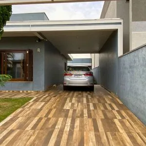 Casa com 148m², 3 dormitórios, 1 suíte, 2 vagas no bairro Morada das Palmeiras em Torres para Comprar
