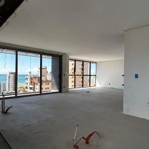 Apartamento com 196m², 3 dormitórios, 3 suítes, 3 vagas no Vanguard em Torres para Comprar