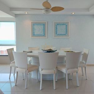 Apartamento com 263m², 4 dormitórios, 4 suítes, 4 vagas no Neptuno em Torres para Comprar