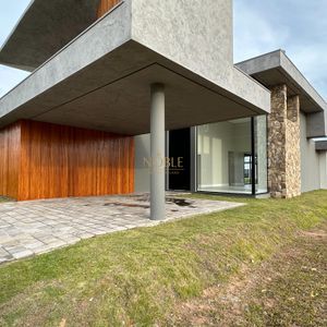 Casa de Condomínio com 228m², 3 dormitórios, 3 suítes, 2 vagas no Reserva das Águas em Torres para Comprar