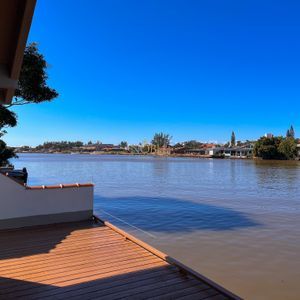 Casa com 338m², 4 dormitórios, 2 suítes, 3 vagas no bairro Centro em Passo de Torres para Comprar