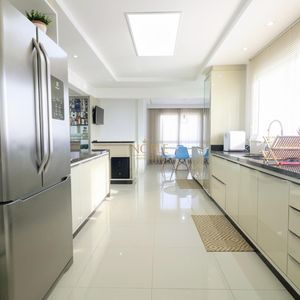 Apartamento com 249m², 4 dormitórios, 4 suítes, 2 vagas no Graziela em Torres para Comprar