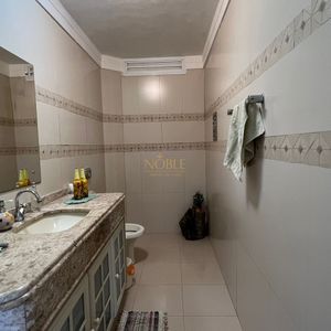 Sobrado com 290m², 4 dormitórios, 1 suíte, 2 vagas no bairro Igra Norte em Torres para Comprar