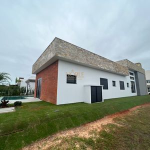 Casa de Condomínio com 220m², 3 dormitórios, 3 suítes, 2 vagas no Reserva das Águas em Torres para Comprar