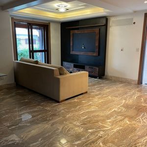 Sobrado com 260m², 4 dormitórios, 1 suíte, 2 vagas no bairro Igra Norte em Torres para Comprar