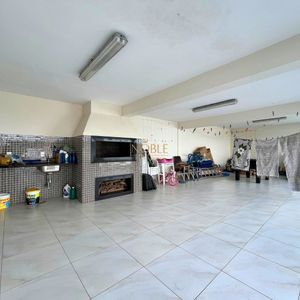 Casa com 600m², 4 dormitórios, 1 suíte, 4 vagas no bairro Igra Norte em Torres para Comprar