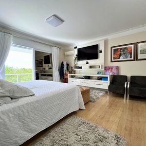 Casa com 600m², 4 dormitórios, 1 suíte, 4 vagas no bairro Igra Norte em Torres para Comprar