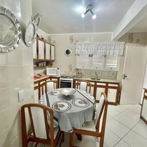 Casa com 500m², 7 dormitórios, 2 suítes, 2 vagas no bairro Centro em Torres para Comprar