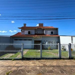 Casa com 209m², 3 dormitórios, 1 suíte, 2 vagas no bairro Igra em Torres para Comprar