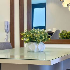 Apartamento com 71m², 2 dormitórios, 1 suíte, 2 vagas no Residencial DI Capri em Torres para Comprar