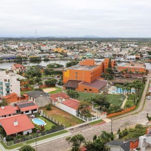 Apartamento com 249m², 4 dormitórios, 4 suítes, 3 vagas no Graziela em Torres para Comprar