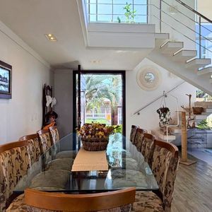 Casa com 400m², 5 dormitórios, 1 suíte, 4 vagas no bairro Stan em Torres para Comprar