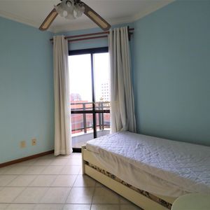 Apartamento com 170m², 3 dormitórios, 1 suíte, 2 vagas no Coliseu em Torres para Comprar
