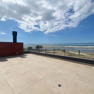 Casa com 272m², 3 dormitórios, 3 suítes, 4 vagas no bairro Itapeva em Torres para Comprar