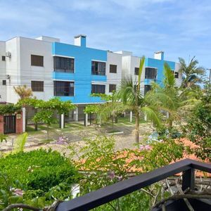 Casa com 518m², 5 dormitórios, 2 suítes, 2 vagas no bairro Praia Grande em Torres para Comprar