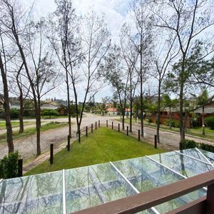 Casa com 518m², 5 dormitórios, 2 suítes, 2 vagas no bairro Praia Grande em Torres para Comprar