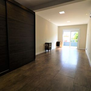 Sobrado com 220m², 5 dormitórios, 4 suítes, 3 vagas no bairro Stan em Torres para Comprar