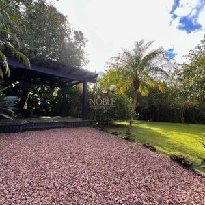 Casa com 600m², 4 dormitórios, 1 suíte, 4 vagas no bairro Igra Norte em Torres para Comprar