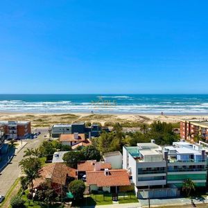 Apartamento com 186m², 3 dormitórios, 1 suíte, 4 vagas no Debret em Torres para Comprar