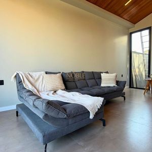 Casa com 180m², 3 dormitórios, 1 suíte, 2 vagas no bairro Praia da Cal em Torres para Comprar