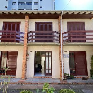 Casa, 1 dormitório, 1 vaga no residencial dona alvina em Torres para Comprar