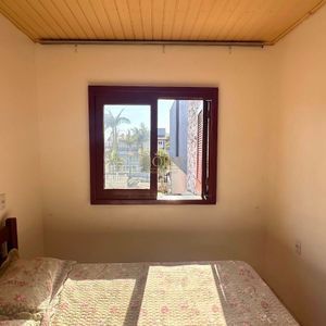 Casa, 6 dormitórios, 2 vagas no bairro Praia da Cal em Torres para Comprar