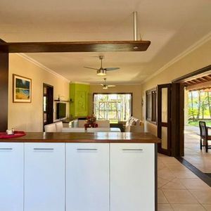 Casa com 156m², 3 dormitórios, 1 suíte, 4 vagas no bairro Praia Itapeva em Torres para Comprar