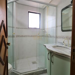 Apartamento com 170m², 3 dormitórios, 1 suíte, 2 vagas no Coliseu em Torres para Comprar